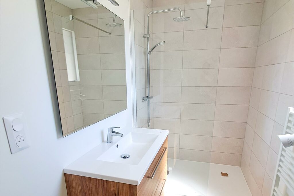 salle de bain maison ceyssat