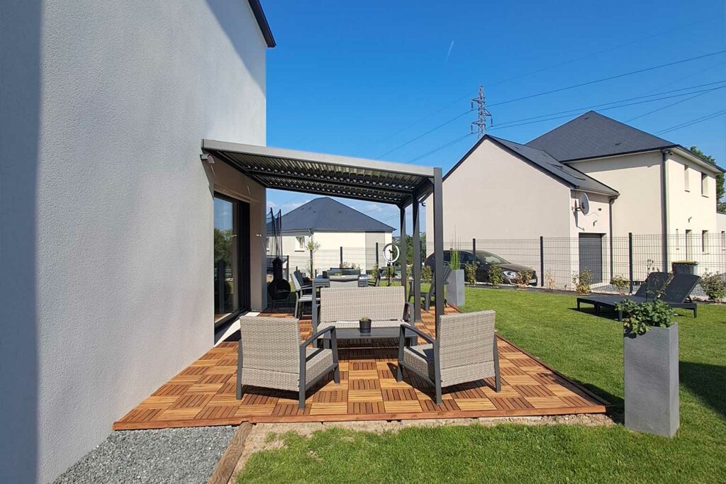 terrasse d'une maison construite à Lisieux en Normandie