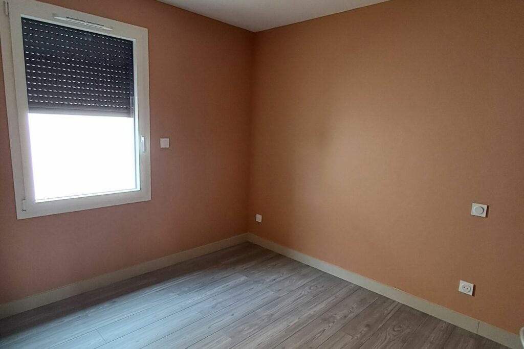 chambre avec peinture tendance