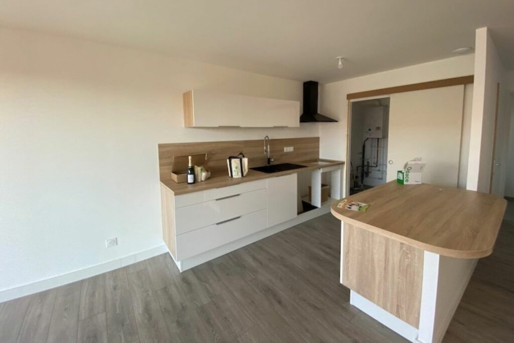 cuisine ouverte cosy dans maison neuve